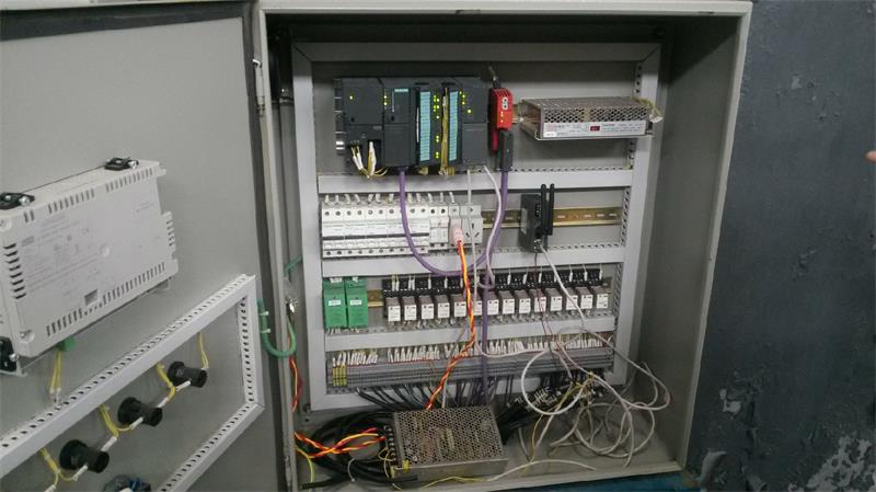 智能網(wǎng)關(guān)現(xiàn)場