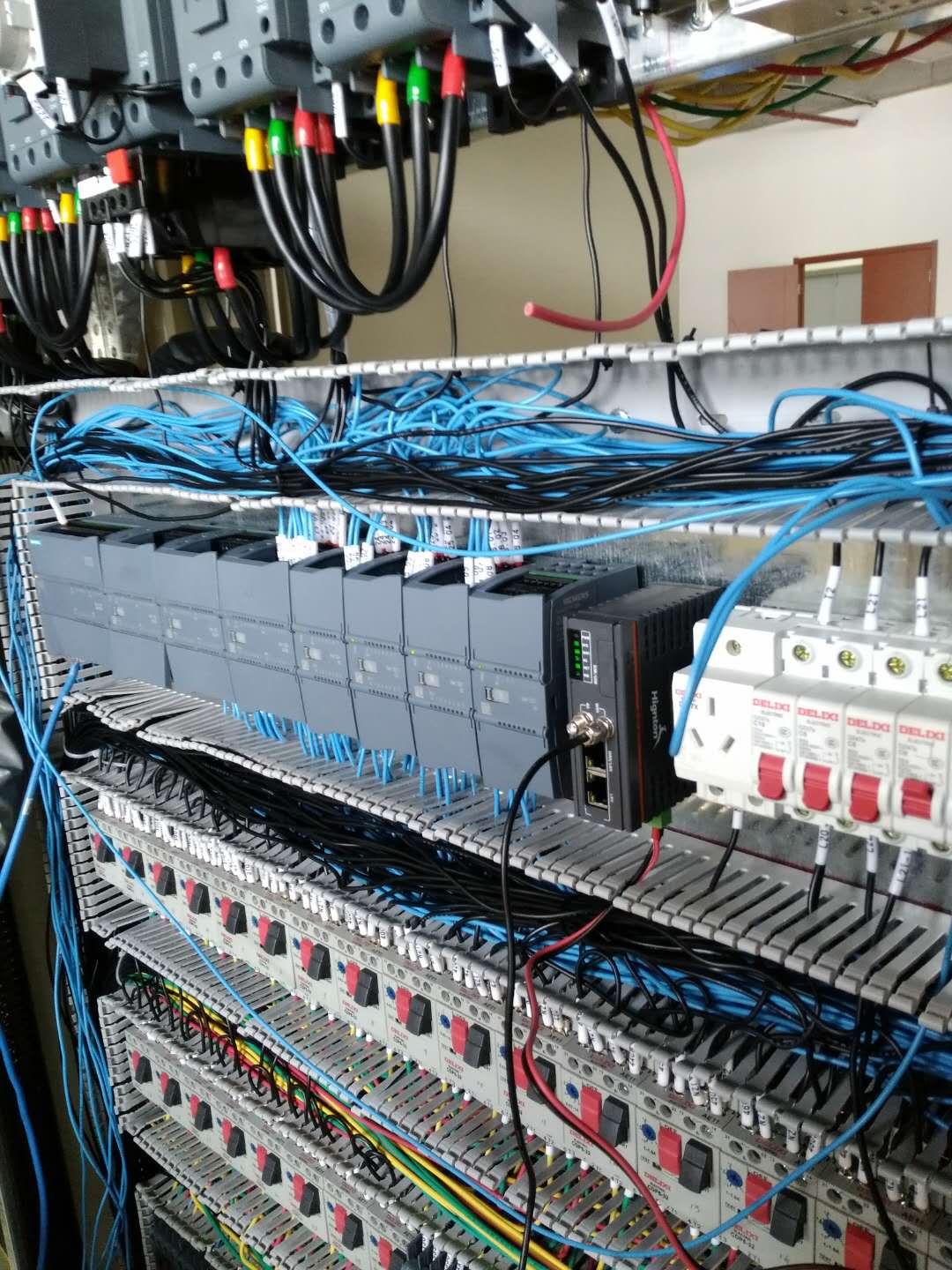 工業網關的安裝實物圖